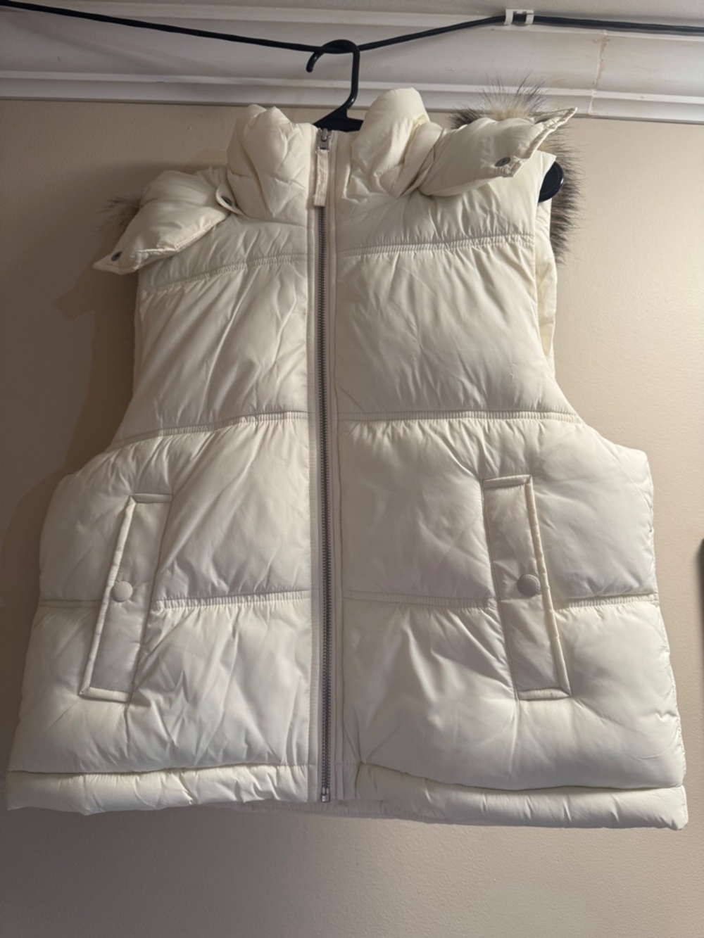 American Eagle Off-White Quilted Puffer Vest